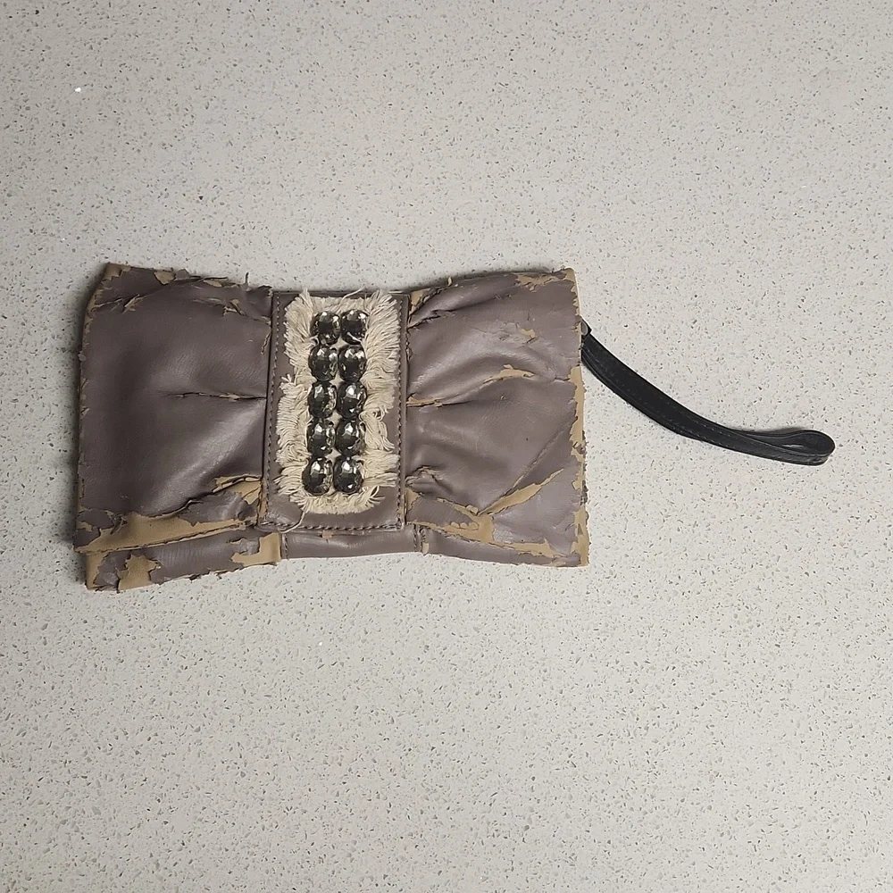 Simply Vera Vera Wang Lilac/Lavender Wrislet/Clutch with GemS